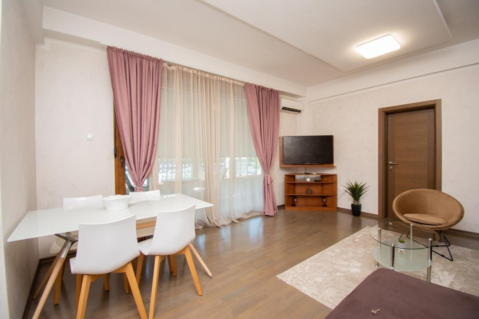 Maxim Compass Apartment Podgoriţa Exterior foto